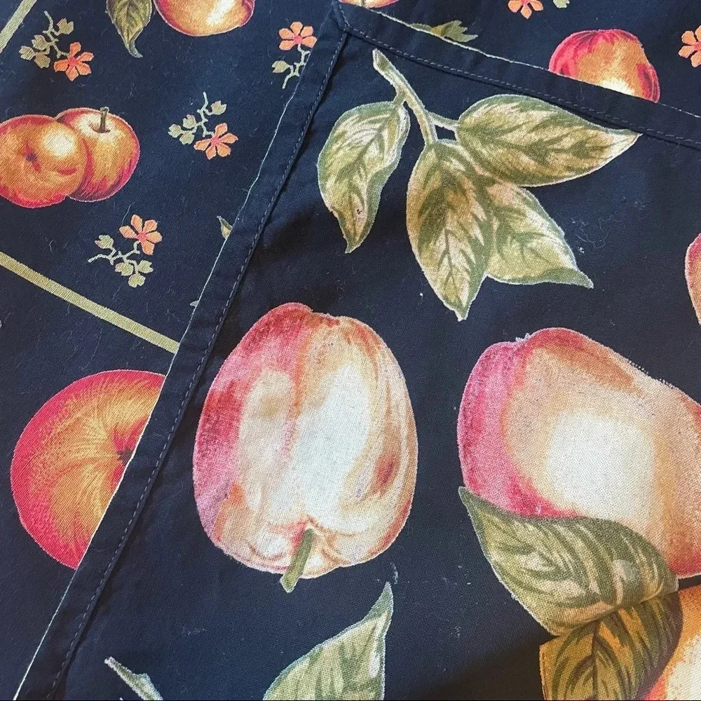 8 new large  napkins.  23 inch apples harvest